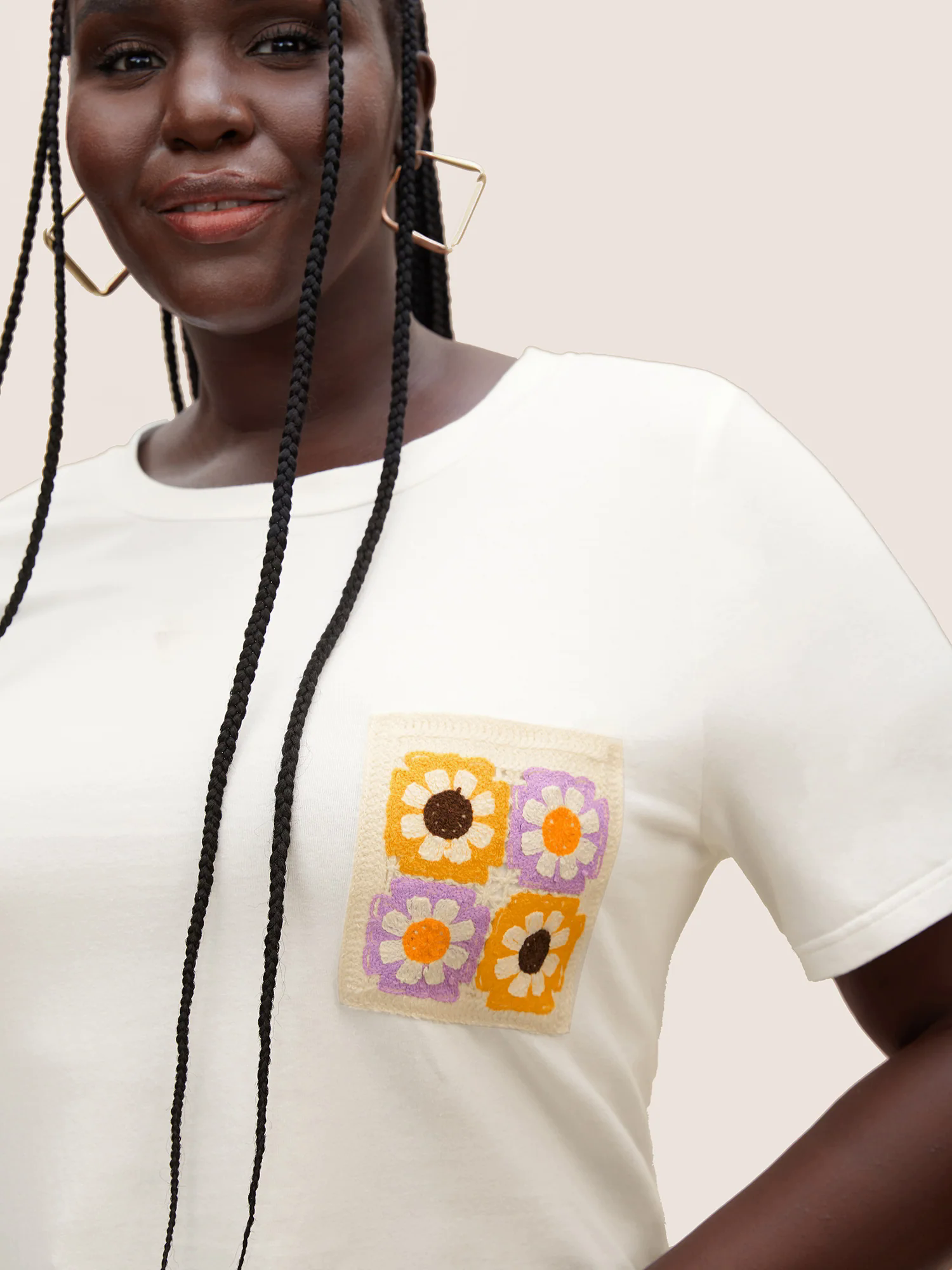 Round Neck Crochet Floral Patch Pocket T-shirt Round Neck Crochet Floral Patch Pocket T-shirt