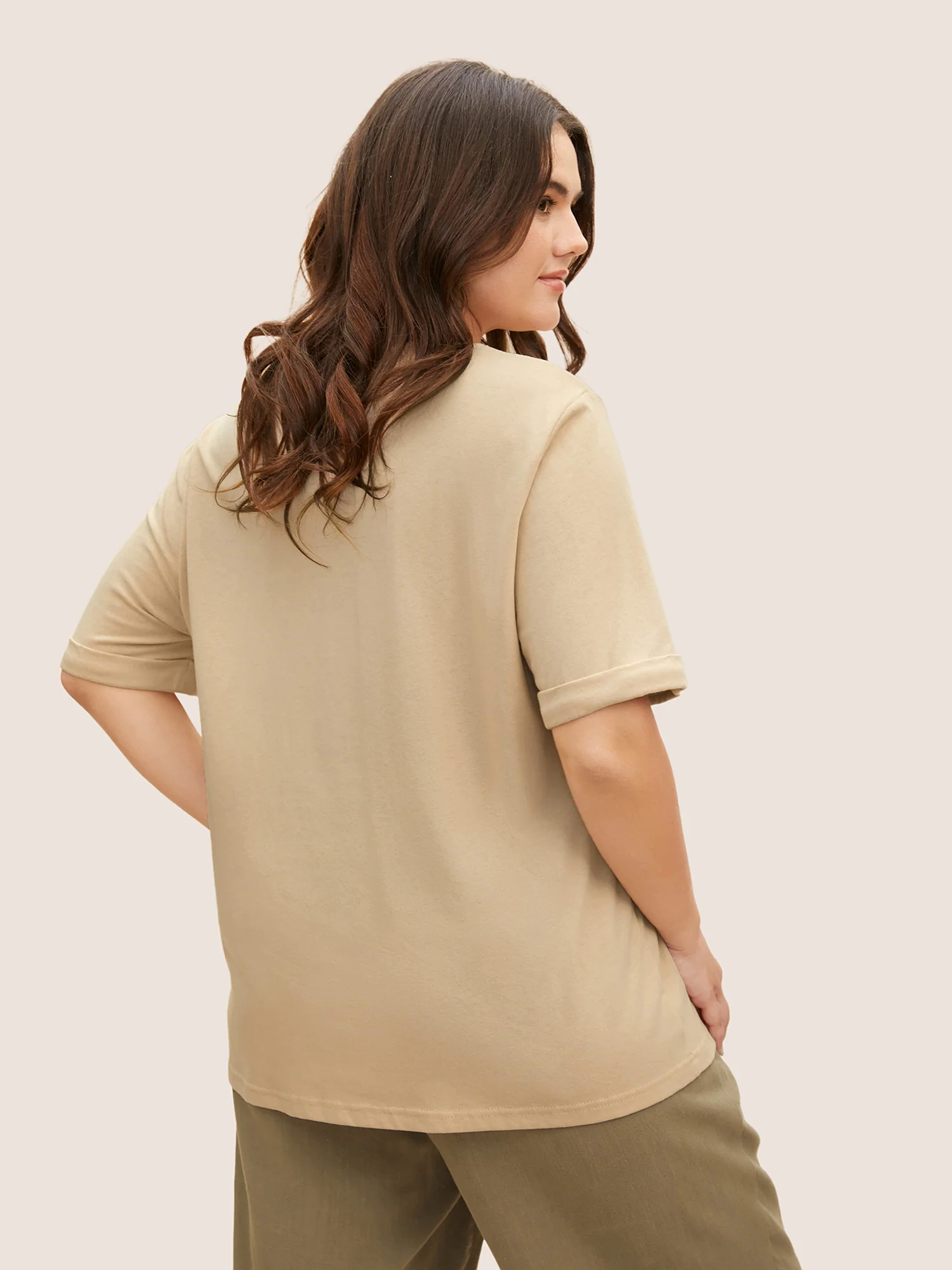 Cotton Solid Patched Pocket Cuffed Sleeve T-shirt Cotton Solid Patched Pocket Cuffed Sleeve T-shirt