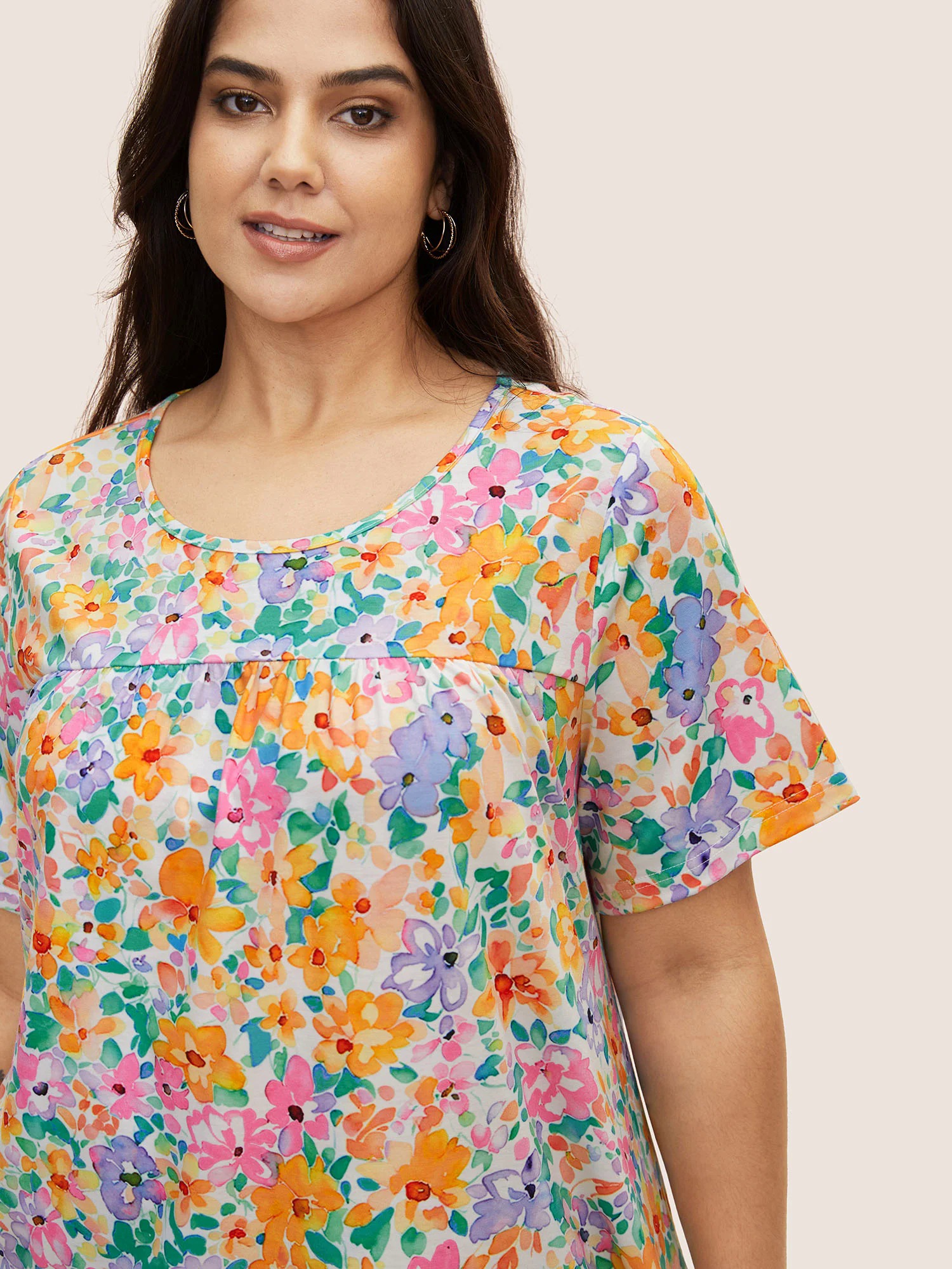Crew Neck Colored Floral Gathered T-shirt Crew Neck Colored Floral Gathered T-shirt